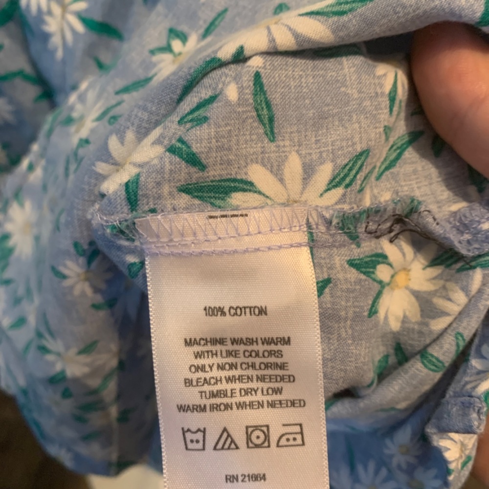 Foxcroft mixed pattern coming up daisies button down.‎ Worn once. - Picture 6 of 6
